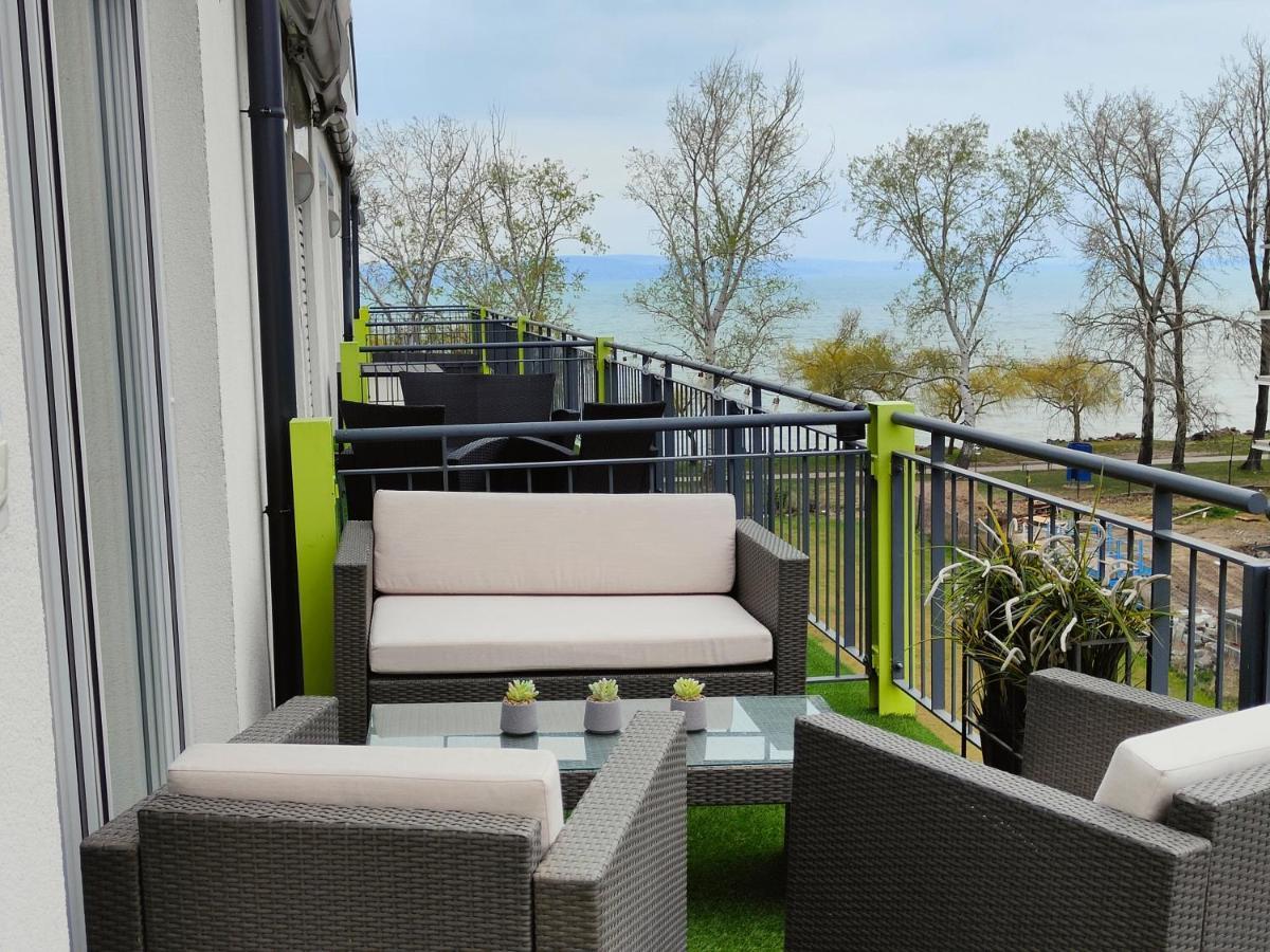 Beachfront Paradise Ezuest Panorama Lakeview Apartment With Panoramic Terrace Siofok Dış mekan fotoğraf